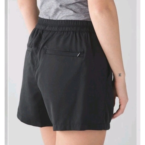 Lululemon & Go Keepsake Black‎ Tencel Pleated Shorts Size 10 - Picture 2 of 12